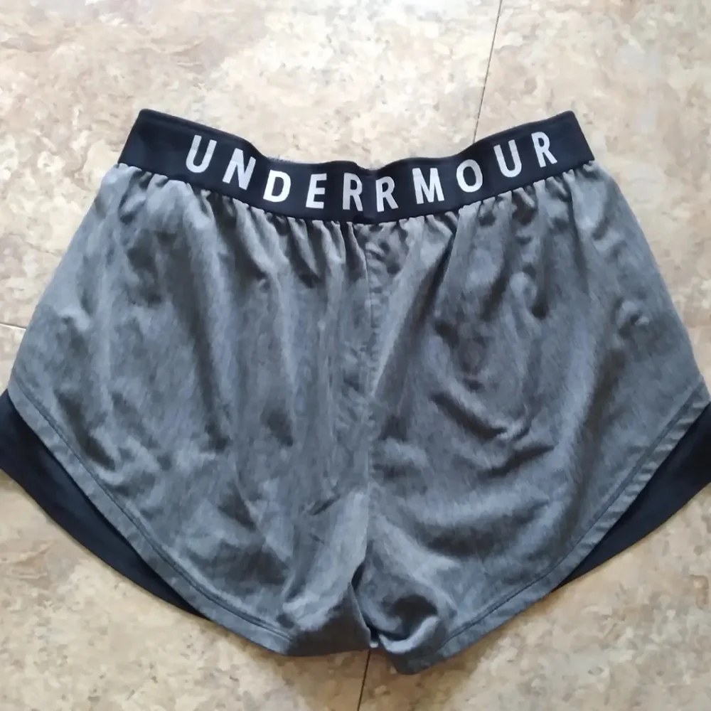 Under Armour Women's Play Up 3.0 Twist shorts, size 1X - Picture 3 of 10